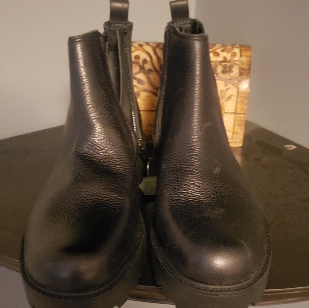 ZODIAC Shilo BOOTS size 9.5  Leather
